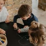 Ensemble Drawin’table® XXL + 4 tabourets – Table à dessin pour enfants