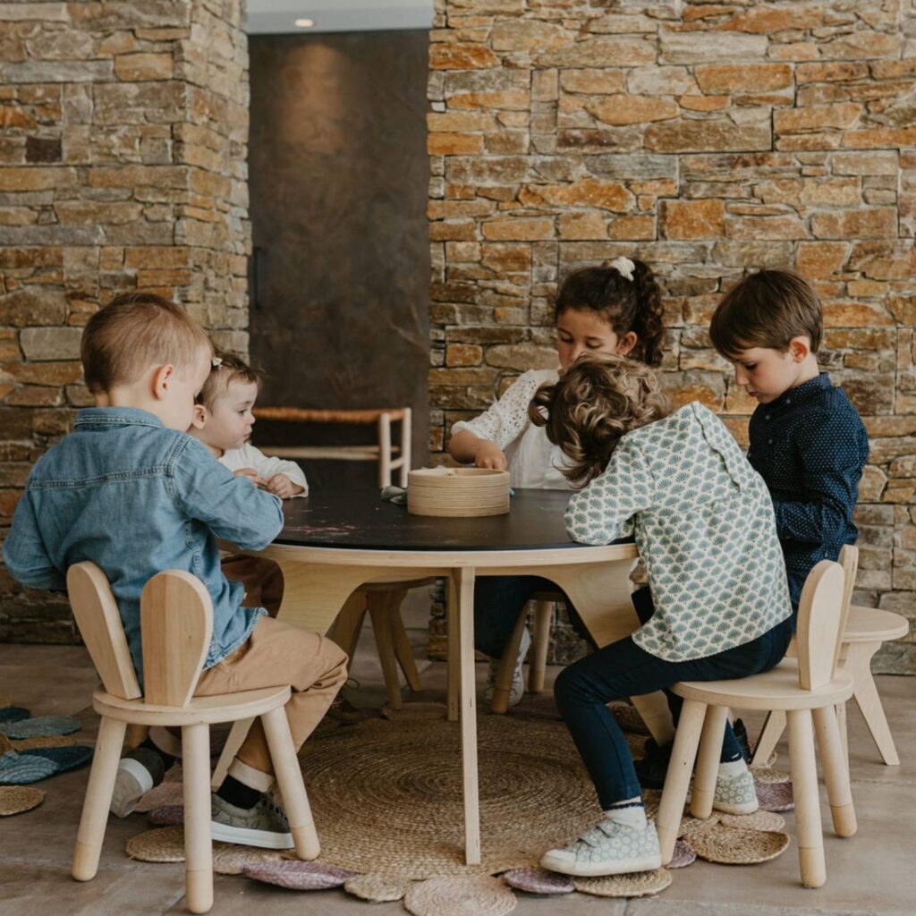 Ensemble Drawin’table® XXL + 4 tabourets – Table à dessin pour enfants