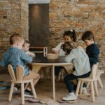 Drawin’table® XXL – Table à dessin pour enfants en bois naturel (Ø 90 cm)