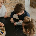 Drawin’table® XXL – Table à dessin pour enfants en bois naturel (Ø 90 cm)