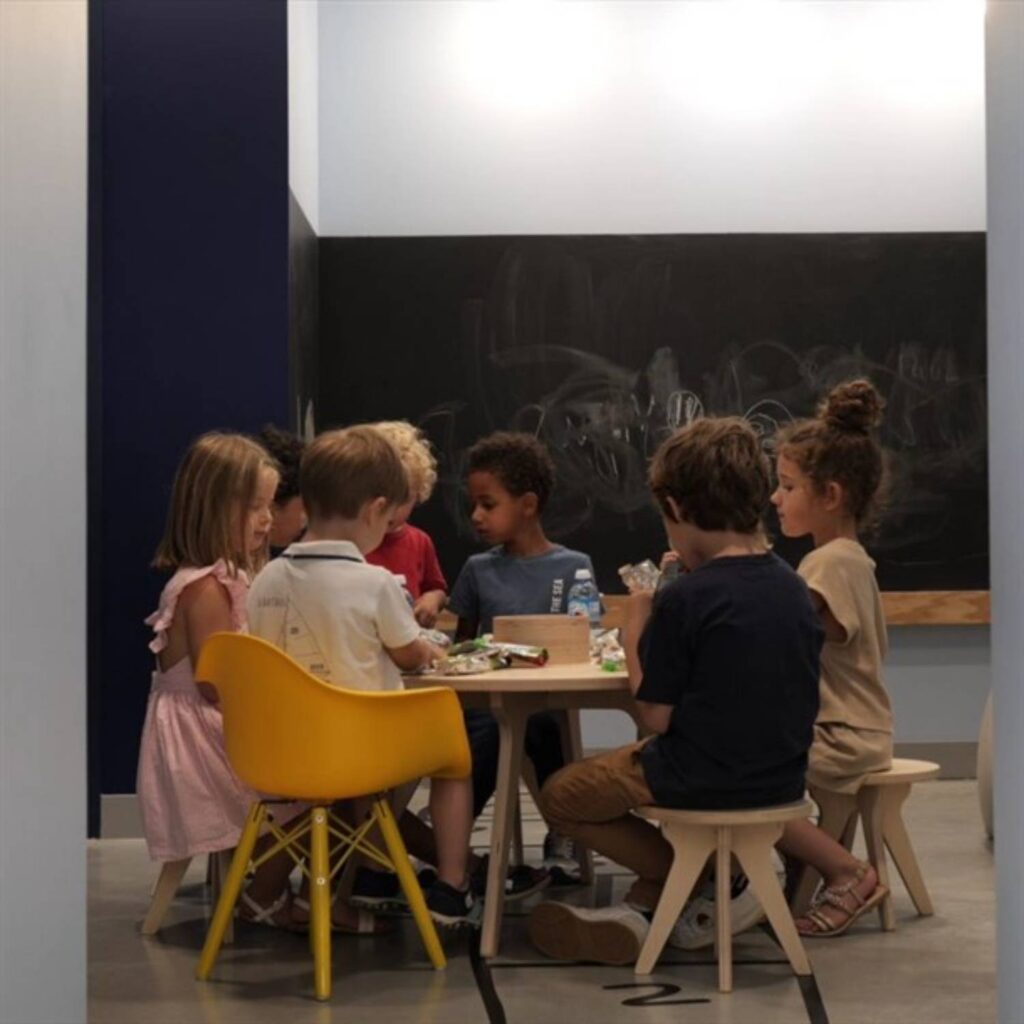 Ensemble Drawin’table® XXL + 4 tabourets – Table à dessin pour enfants