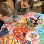 Drawin’table® XXL – Table à dessin pour enfants en bois naturel (Ø 90 cm)